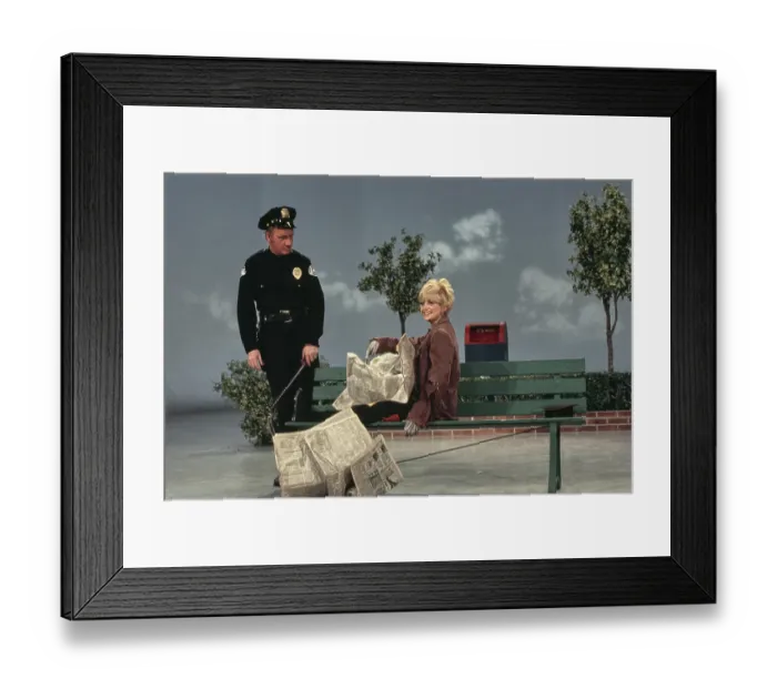 Framed Print : Goldie Hawn in Rowan & Martin's Laugh-In Framed Print : Goldie Hawn in Rowan & Martin's Laugh-In