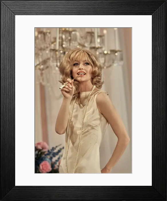 Framed Print : Goldie Hawn Framed Print : Goldie Hawn
