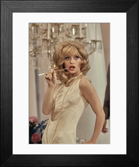 Framed Print : Goldie Hawn Framed Print : Goldie Hawn