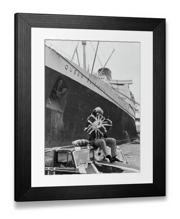 Framed Print : Screaming Lord Sutch In New York City Harbour Framed Print : Screaming Lord Sutch In New York City Harbour
