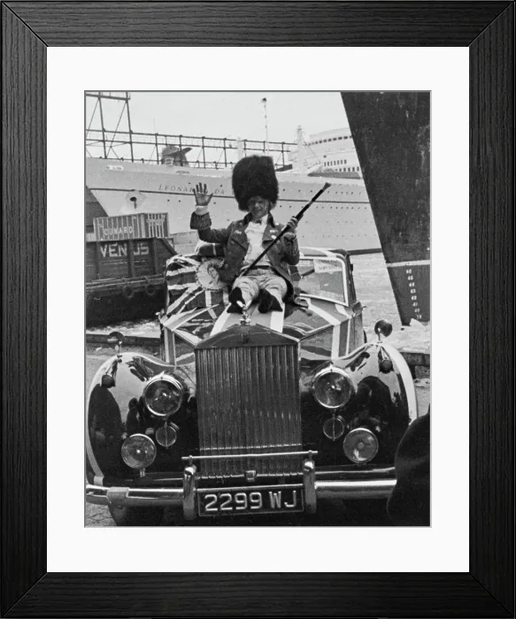 Framed Print : Screaming Lord Sutch In New York City Harbour Framed Print : Screaming Lord Sutch In New York City Harbour