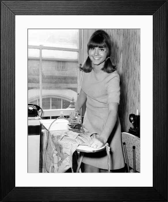 Framed Print : Photo of Olivia Newton-John Framed Print : Photo of Olivia Newton-John
