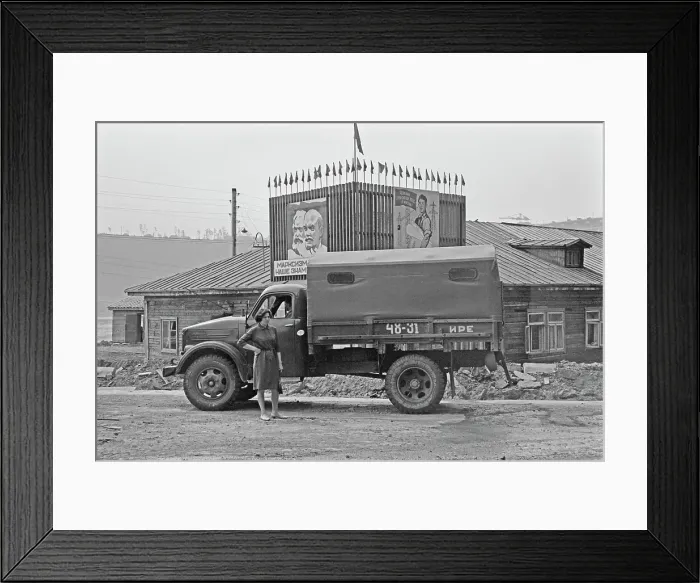Framed Print : Bratsk. Images of Marx and Lenin in the Soviet town of Bratsk, 1967 Framed Print : Bratsk. Images of Marx and Lenin in the Soviet town of Bratsk, 1967