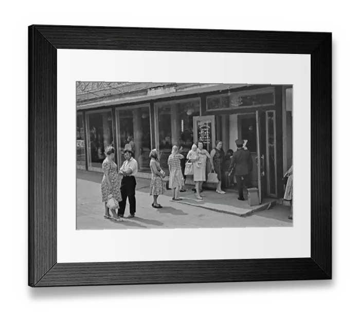 Framed Print : Irkutsk Shopping Framed Print : Irkutsk Shopping