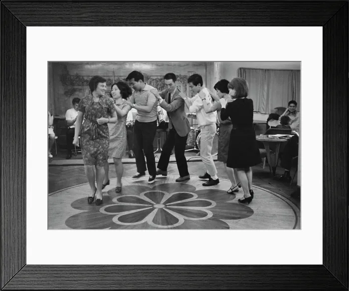 Framed Print : Cruise Entertainment Framed Print : Cruise Entertainment
