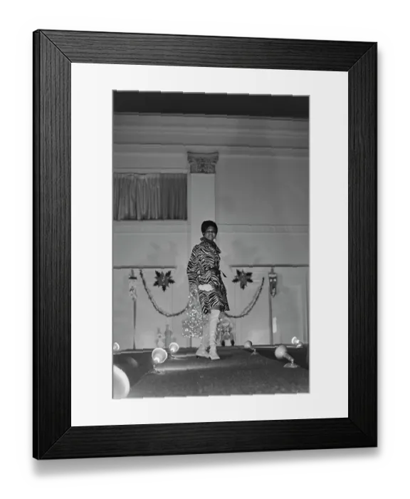 Framed Print : She's A Model And She's Looking Good Framed Print : She's A Model And She's Looking Good