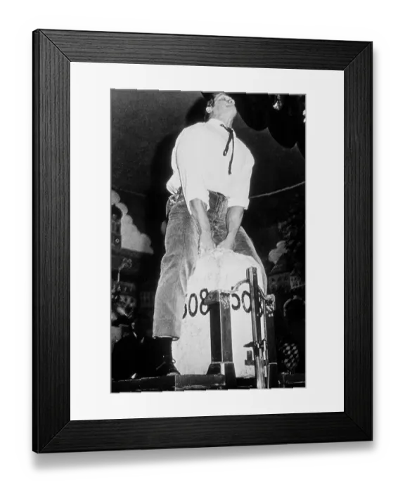 Framed Print : Arnold Schwarzenegger Framed Print : Arnold Schwarzenegger