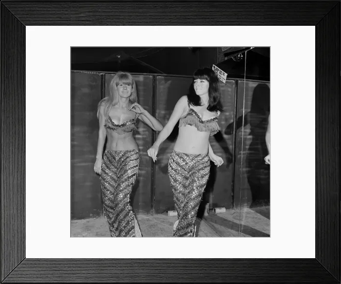 Framed Print : Dancers at night club'n'n Framed Print : Dancers at night club'n'n