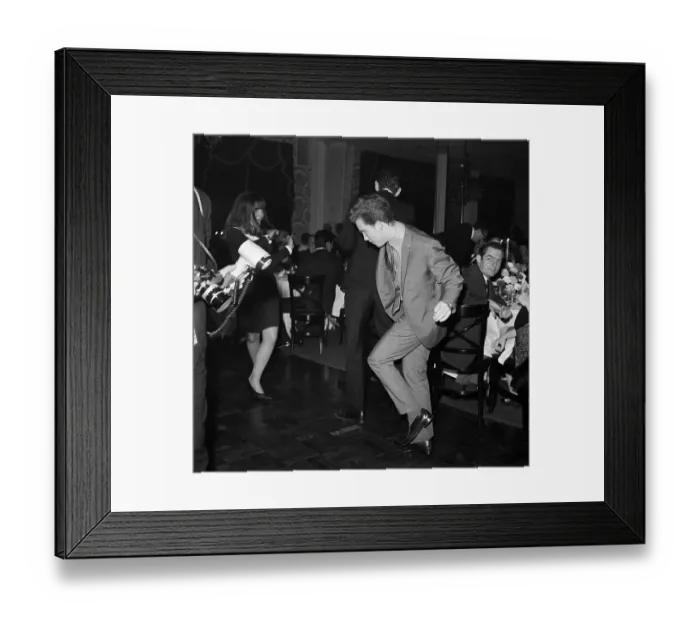 Framed Print : Dancers at night club'n'n Framed Print : Dancers at night club'n'n