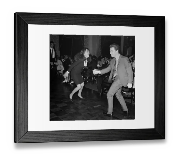 Framed Print : Dancers at night club'n'n