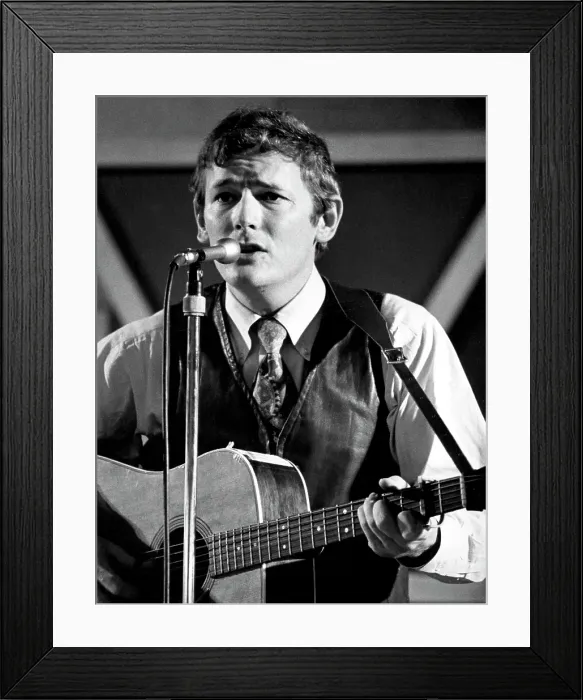 Framed Print : Gordon Lightfoot Performing Framed Print : Gordon Lightfoot Performing