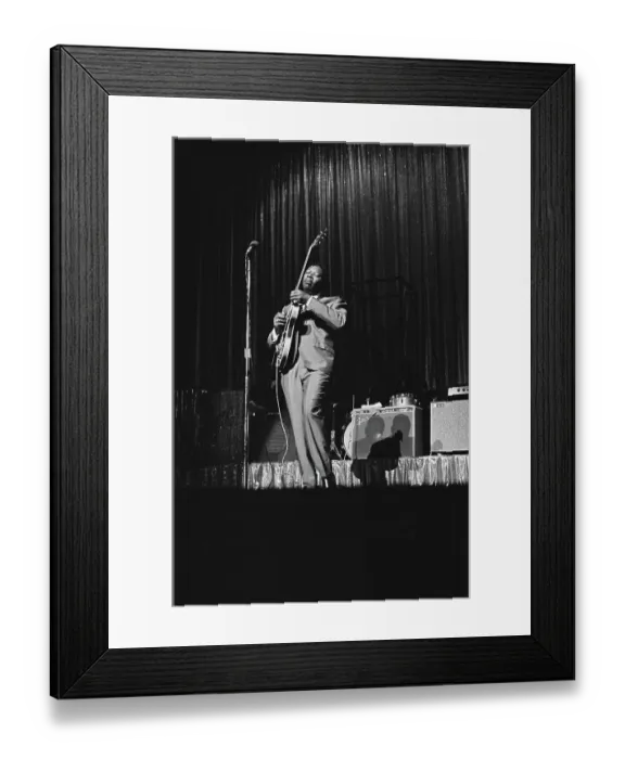 Framed Print : B.B. King. American guitarist B.B. King (1925 - 2015) performs at the Apollo Framed Print : B.B. King. American guitarist B.B. King (1925 - 2015) performs at the Apollo