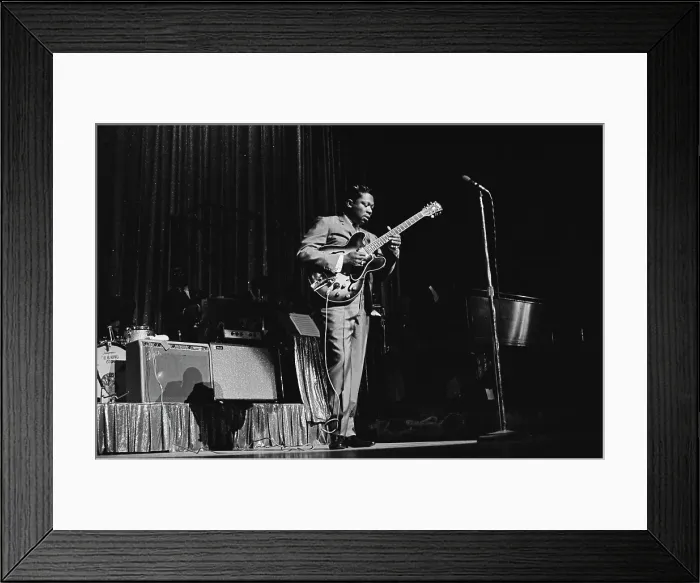 Framed Print : B.B. King. American guitarist B.B. King (1925 - 2015) performs at the Apollo Framed Print : B.B. King. American guitarist B.B. King (1925 - 2015) performs at the Apollo