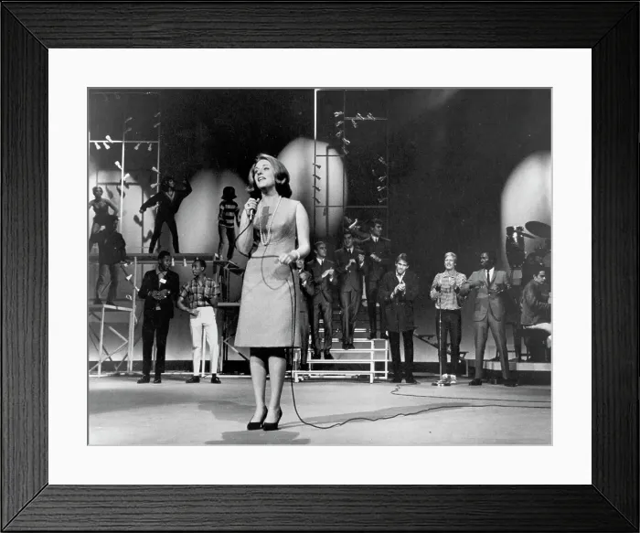 Framed Print : Photo of Lesley Gore Framed Print : Photo of Lesley Gore