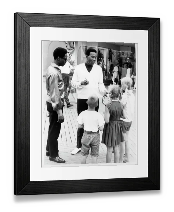 Framed Print : Chatting With Fans In Atlantic City Framed Print : Chatting With Fans In Atlantic City
