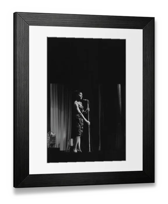 Framed Print : Dionne Warwick Plays The Apollo