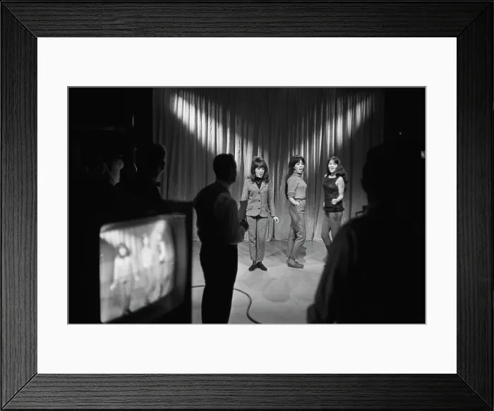 Framed Print : The Ronettes Framed Print : The Ronettes