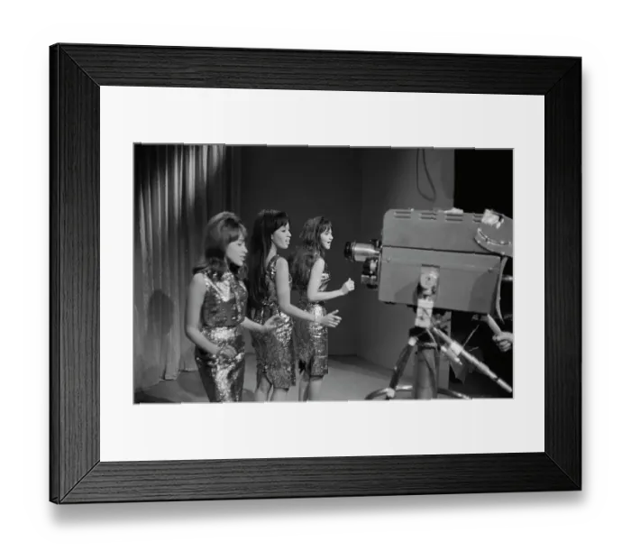 Framed Print : The Ronettes Framed Print : The Ronettes