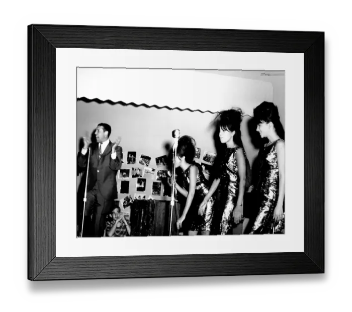 Framed Print : Ronettes Perfrorming Framed Print : Ronettes Perfrorming