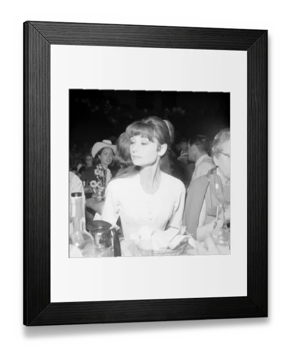 Framed Print : Photo of Audrey Hepburn Framed Print : Photo of Audrey Hepburn