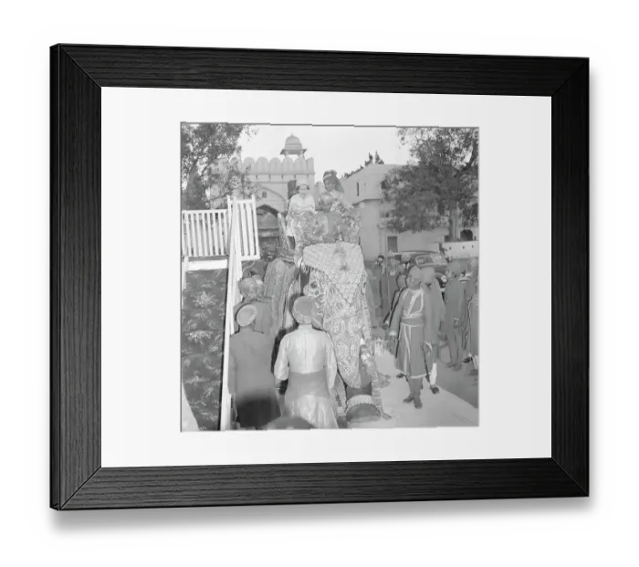 Framed Print : Queen Elizabeth And Prince Philip Visit India Framed Print : Queen Elizabeth And Prince Philip Visit India