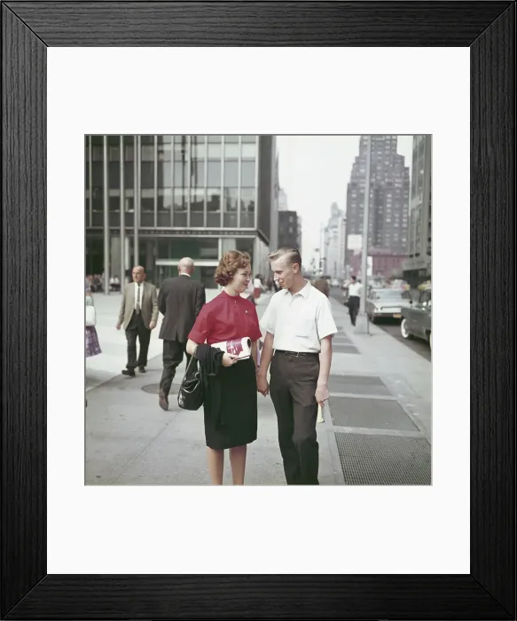 Framed Print : New York Couple Framed Print : New York Couple