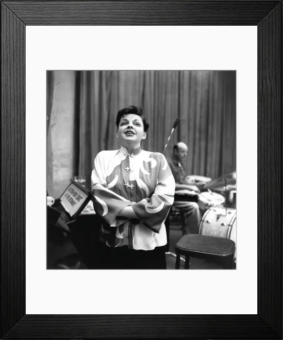 Framed Print : Photo of Judy Garland Framed Print : Photo of Judy Garland