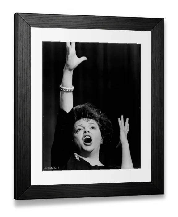 Framed Print : Photo of Judy Garland Framed Print : Photo of Judy Garland