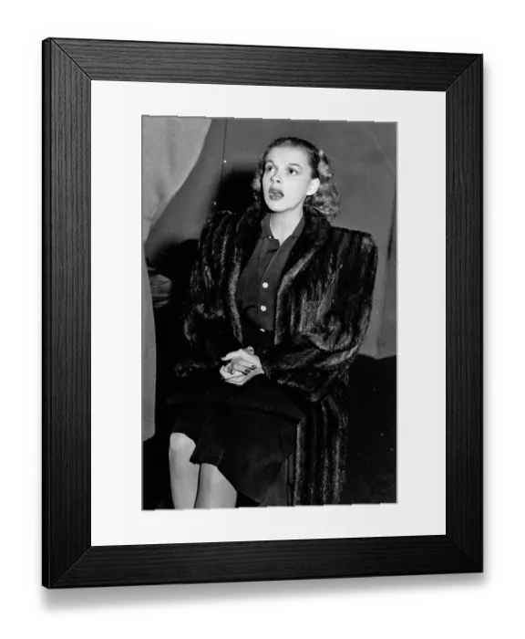 Framed Print : Photo of Judy Garland Framed Print : Photo of Judy Garland