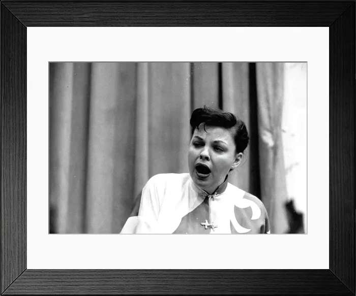 Framed Print : Photo of Judy Garland Framed Print : Photo of Judy Garland