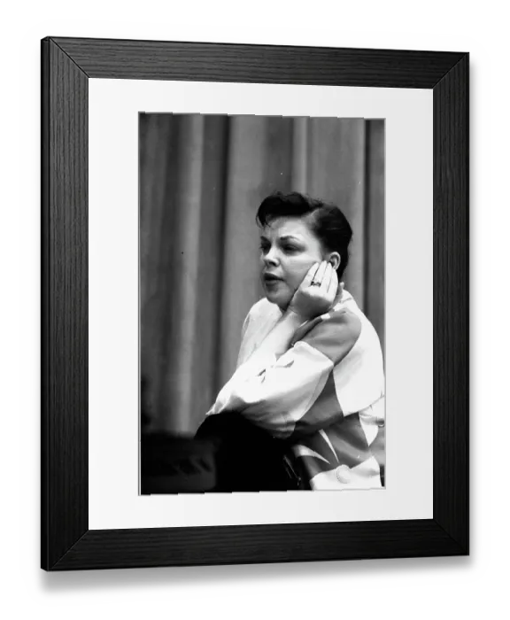 Framed Print : Photo of Judy Garland Framed Print : Photo of Judy Garland