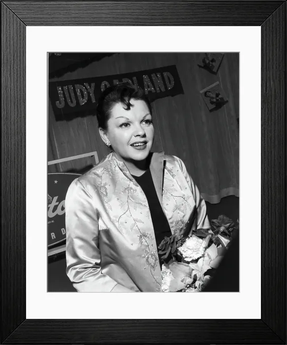 Framed Print : Photo of Judy Garland Framed Print : Photo of Judy Garland