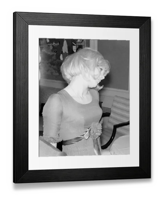 Framed Print : Photo of Sylvie Vartan Framed Print : Photo of Sylvie Vartan