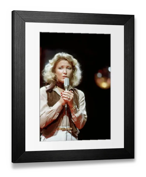 Framed Print : Tanya Tucker Performing Framed Print : Tanya Tucker Performing