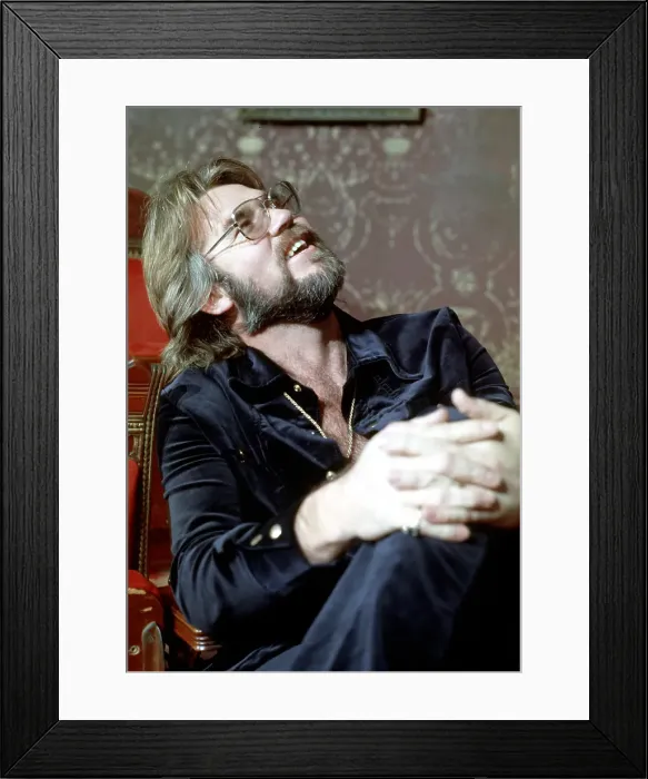 Framed Print : Photo of Kenny Rogers Framed Print : Photo of Kenny Rogers