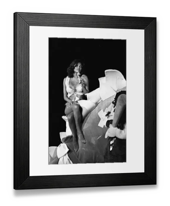 Framed Print : Photo of Raquel Welch