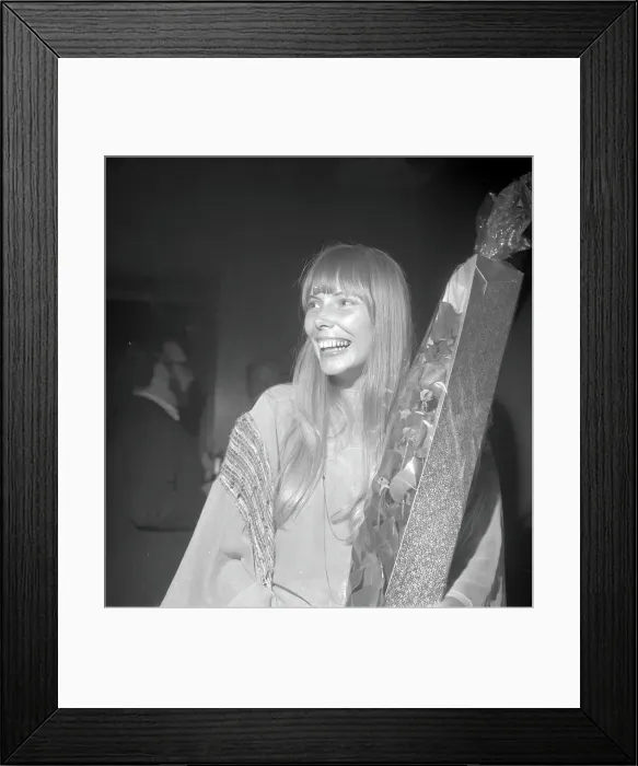 Framed Print : Photo of Joni Mitchell Framed Print : Photo of Joni Mitchell