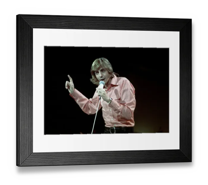Framed Print : Photo of Barry Manilow Framed Print : Photo of Barry Manilow