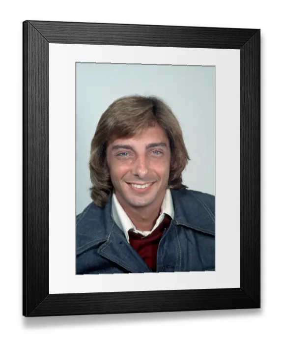 Framed Print : Photo of Barry Manilow Framed Print : Photo of Barry Manilow