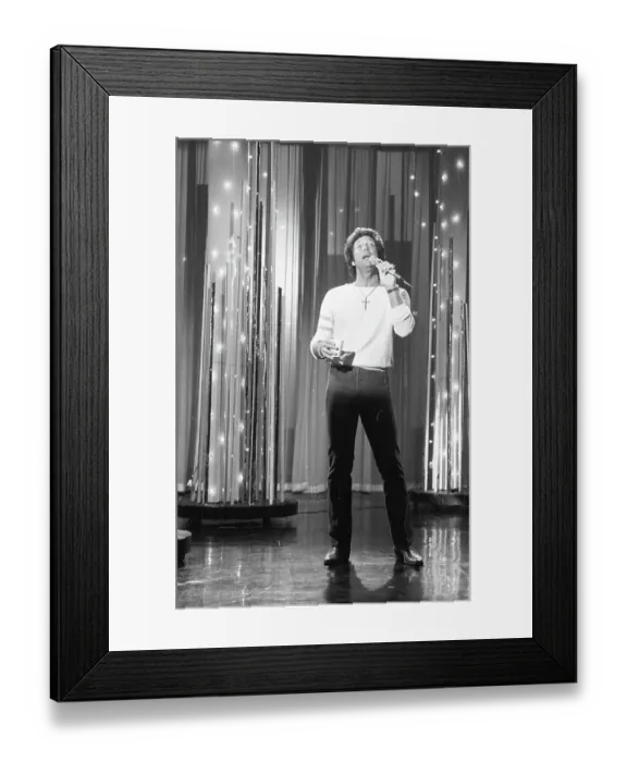 Framed Print : Photo of Tom Jones Framed Print : Photo of Tom Jones