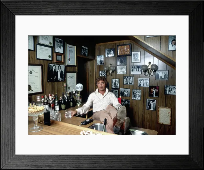 Framed Print : Photo of Engelbert Humperdinck Framed Print : Photo of Engelbert Humperdinck