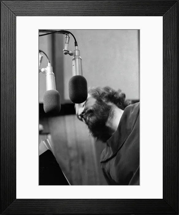 Framed Print : Photo of Richard Harris Framed Print : Photo of Richard Harris
