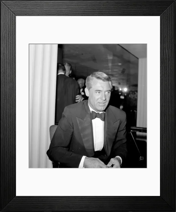 Framed Print : Photo of Cary Grant Framed Print : Photo of Cary Grant