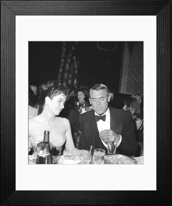 Framed Print : Photo of Cary Grant Framed Print : Photo of Cary Grant