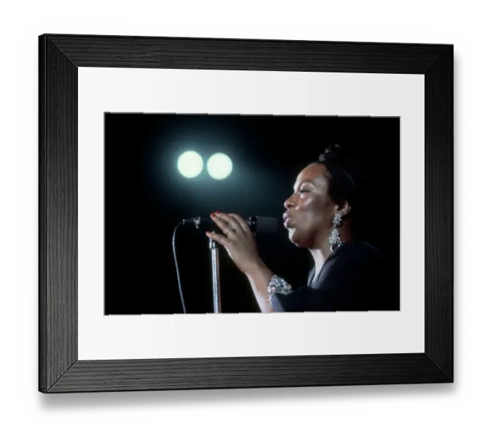 Framed Print : Photo of Roberta Flack Framed Print : Photo of Roberta Flack