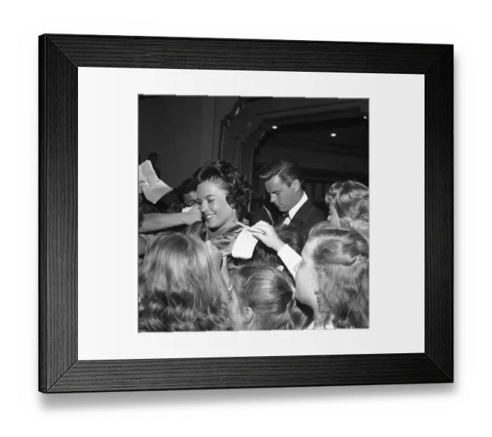 Framed Print : Natalie Wood And Robert Wagner Framed Print : Natalie Wood And Robert Wagner