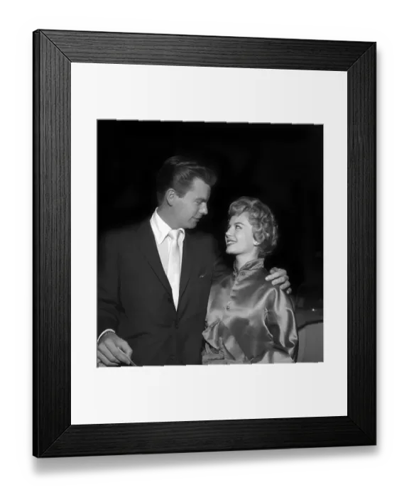 Framed Print : Natalie Wood And Robert Wagner Framed Print : Natalie Wood And Robert Wagner