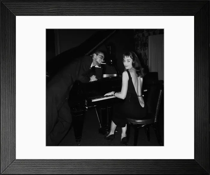 Framed Print : Vikki Dougan