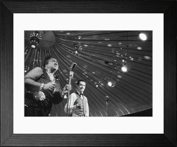 Framed Print : Las Vegas Entertainment Framed Print : Las Vegas Entertainment