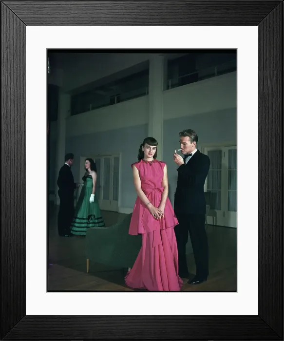 Framed Print : FASHION MODELS Framed Print : FASHION MODELS